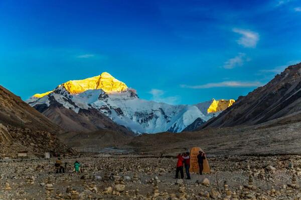 Tourists at the North Everest Base Camp for photography